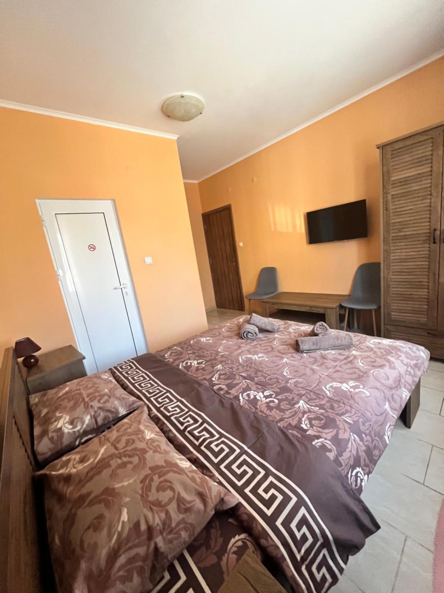 Guesthouse Zornitsa Chisarja Exteriör bild