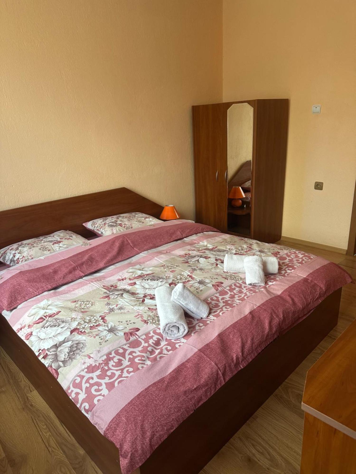 Guesthouse Zornitsa Chisarja Exteriör bild